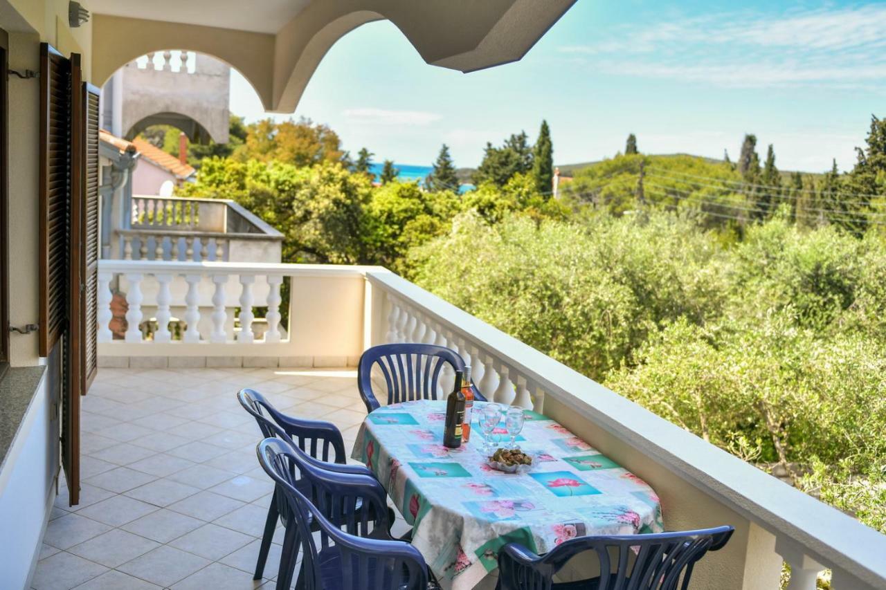 Apartments Mrva Ugljan Kültér fotó
