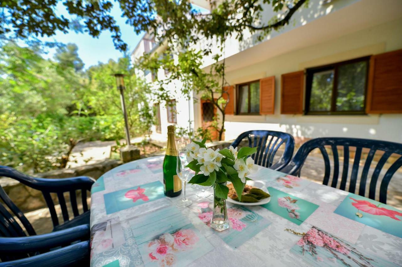 Apartments Mrva Ugljan Kültér fotó